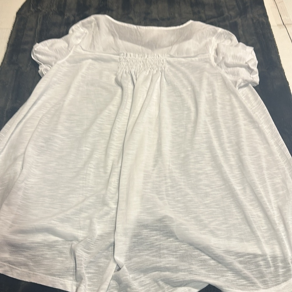 NWT For The Republic short sleeve white blouse w tortoiseshell buttons high low - Picture 7 of 9